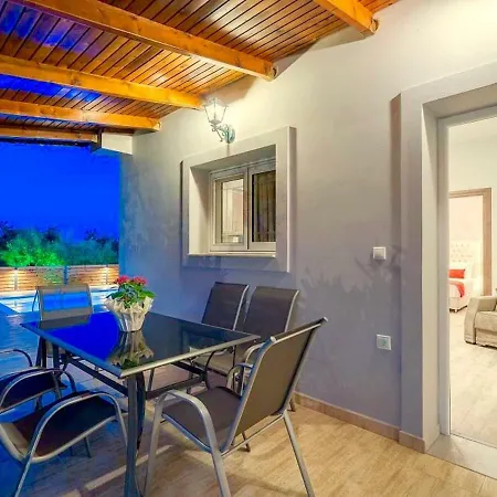 Villa Ftelia *